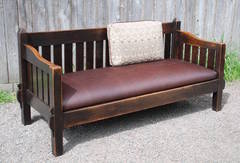 Stickley Era Settle Attributed to Shop of the Crafters, excellent original finish